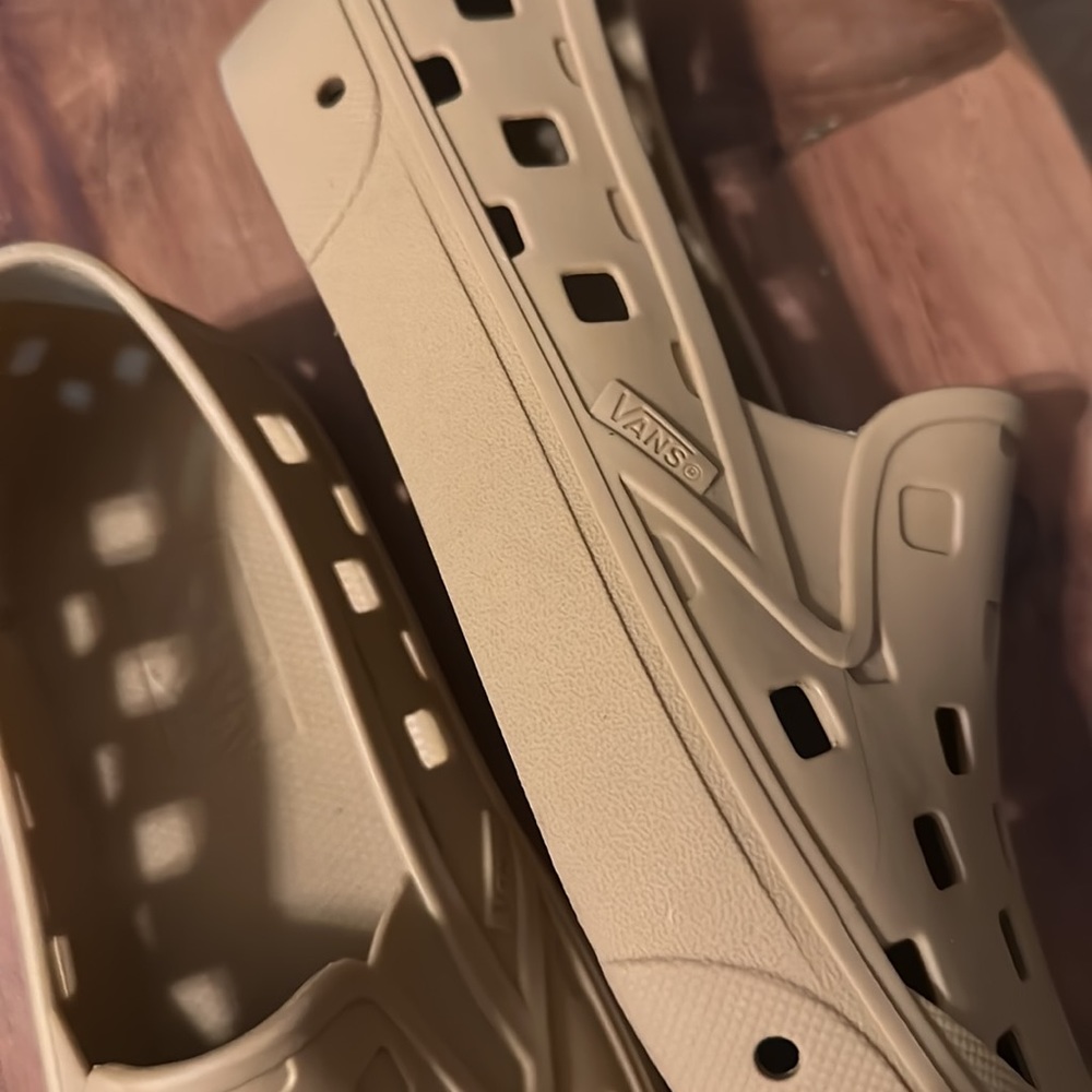 Vans - Picture 6 of 7
